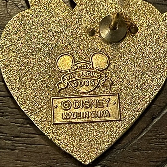 DISNEY WDW 2006 TINKER BELL BIRTHSTONE COLLECTION MONTH OF APRIL JEWELED PIN - Picture 3 of 3